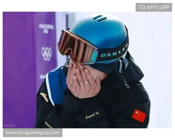 苏翊鸣摘米兰冬奥首金荣耀时刻